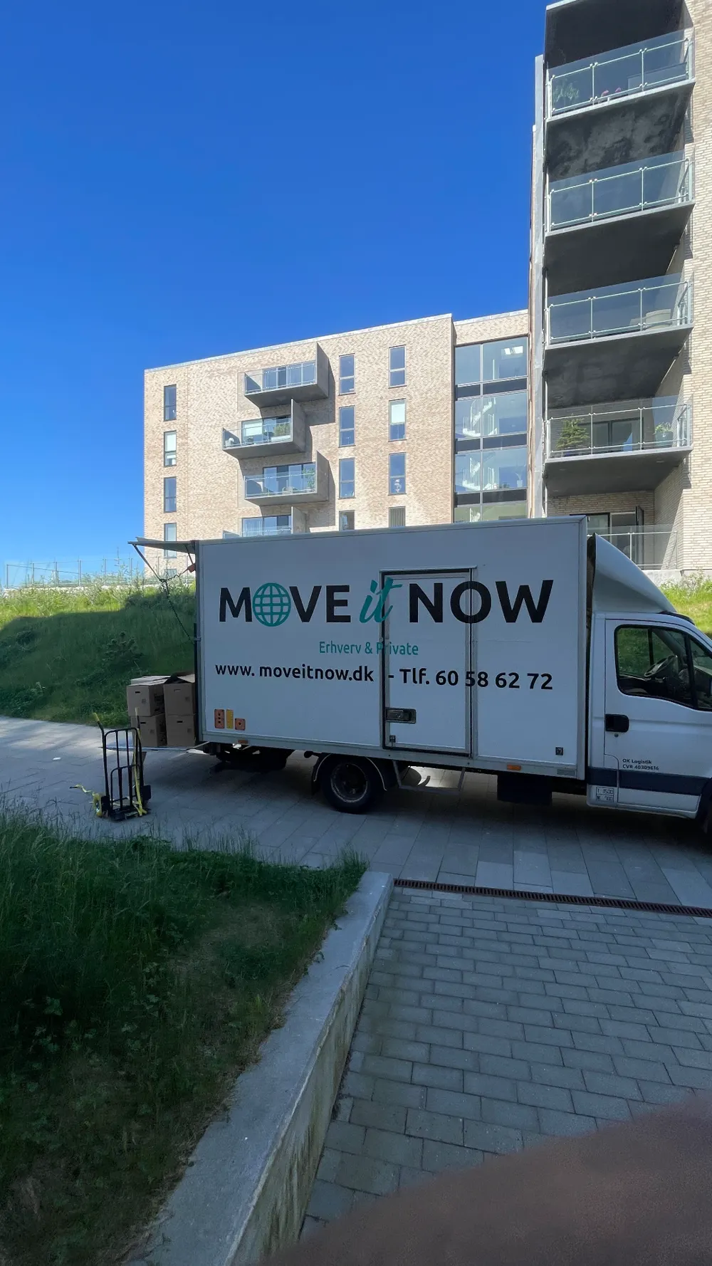 MoveItNow flyttebil ved en boligflytning i Odense