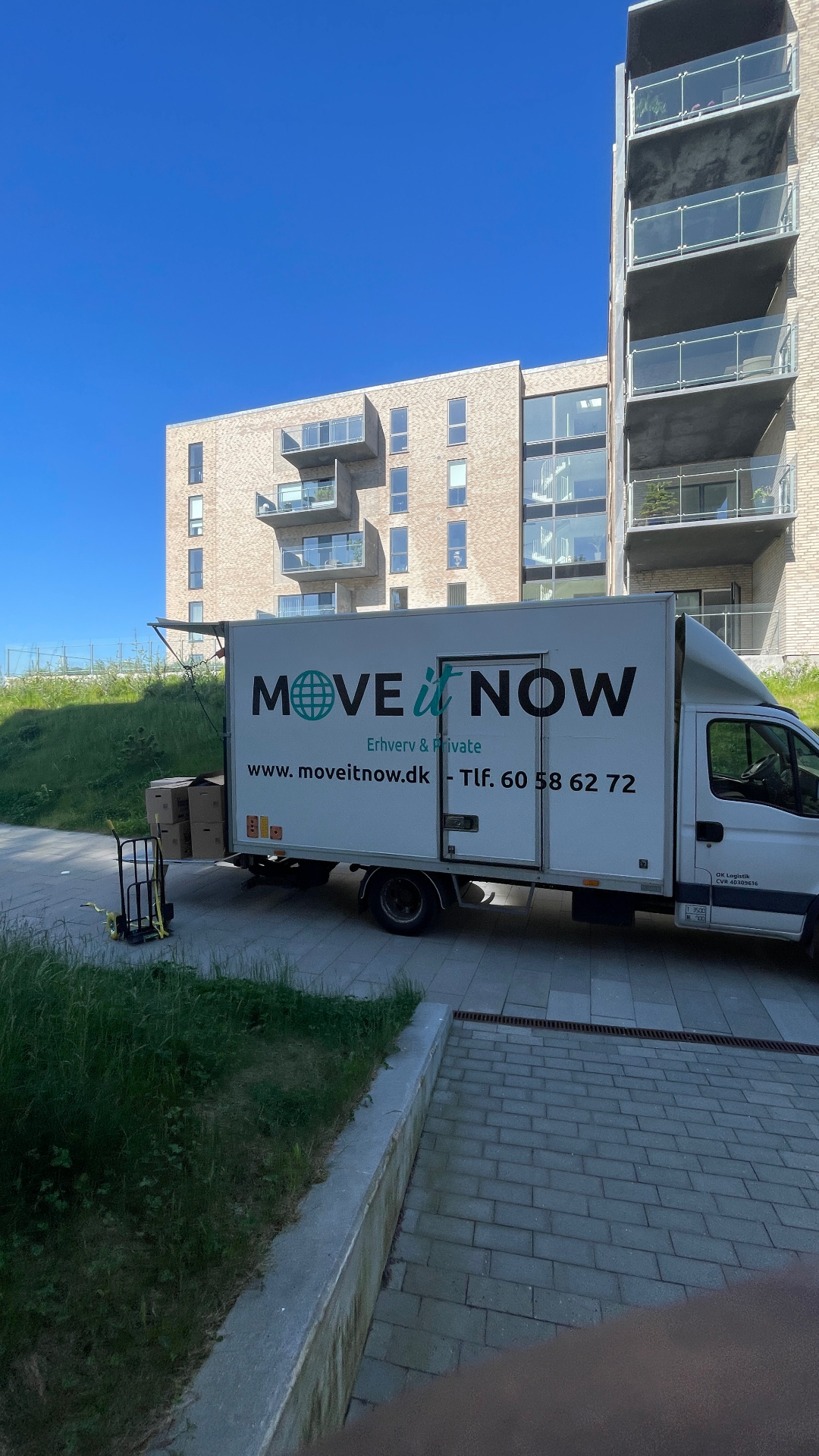 MoveItNow flyttebil ved en boligflytning i Odense
